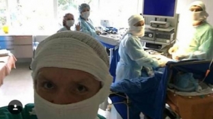 Селфи из операционной Окружной клинической больницы Сургута вызвало широкий общественный резонанс