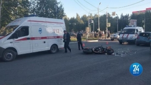 В Сургуте очередного байкера в тяжелом состоянии доставили в больницу после ДТП. Мотоцикл превратился в груду металла