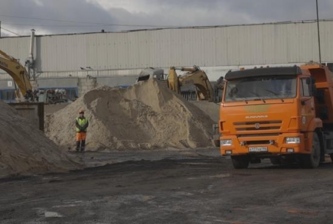 В Сургуте для борьбы с гололедом заготовили 25 тысяч тонн песко-соляной смеси