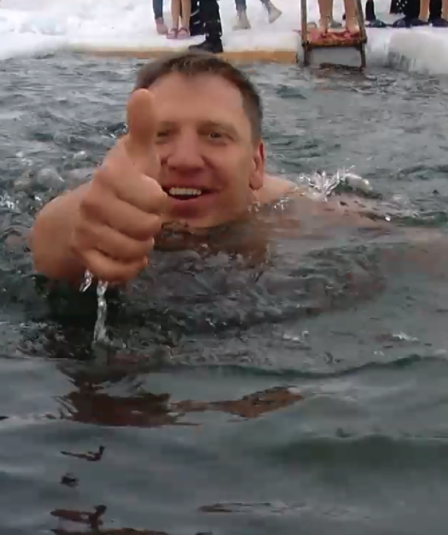 «Моржи Сургута» провели трехчасовой марафонский заплыв