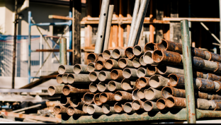 В Югре пенсионеру грозит срок за кражу 16 тонн металлических труб