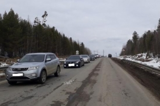 На трассе Тюмень – Тобольск – Ханты-Мансийск образовалась многокилометровая пробка