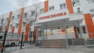 Как властям Сургутского района удается привлекать в медучреждения узких специалистов