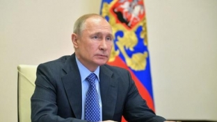 Теперь не массовая. Президент России Владимир Путин поручил начать масштабную вакцинацию от коронавируса на следующей неделе