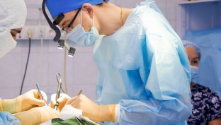 Сосудистые хирурги из Нижневартовска спасли пациента почти со стопроцентным поражением сонной артерии
