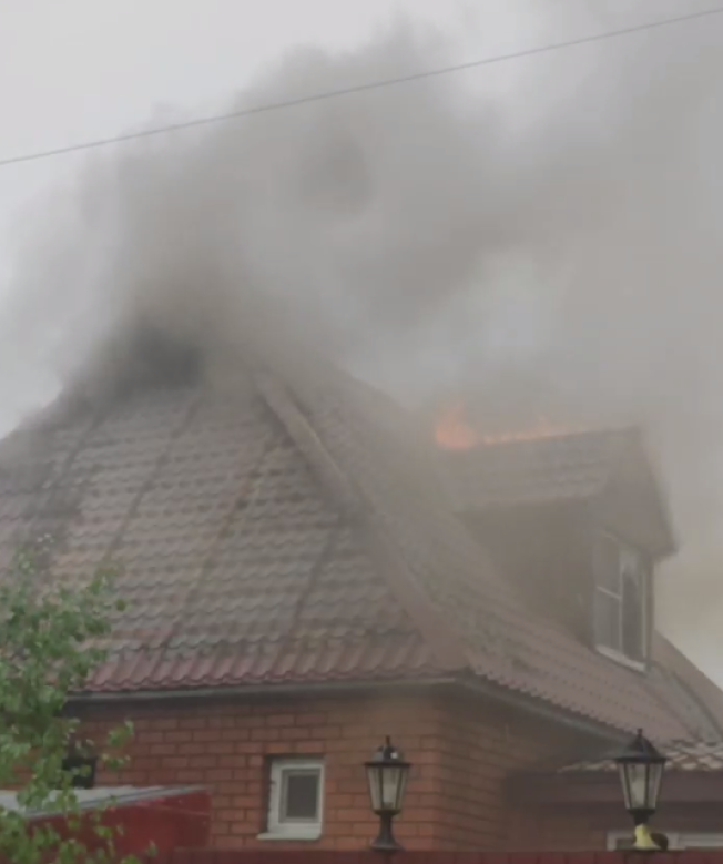 В дачном кооперативе Сургута сгорел частный дом