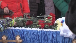 В Сургуте простились с погибшим под колесами мусоровоза школьником