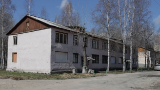 Жители сургутской аварийной двухэтажки продолжают борьбу с попустительством коммунальщиков