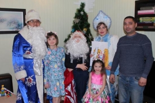 В Ханты-Мансийске особенные дети получили межнациональное новогоднее поздравление