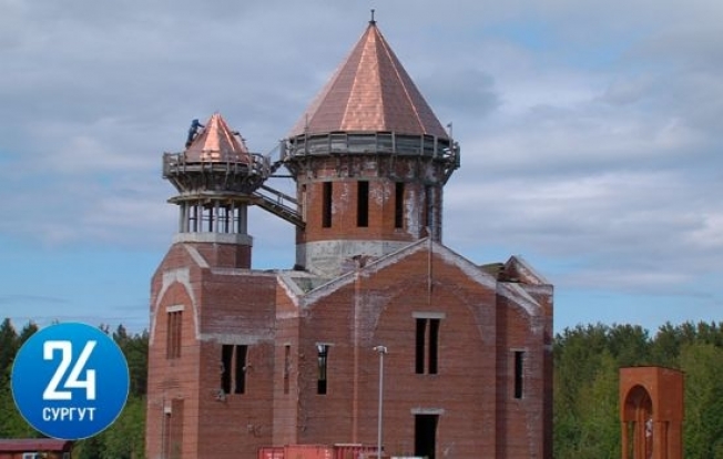 На армянскую апостольскую церковь Сургута установили купола