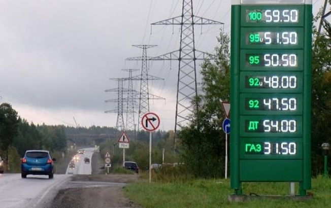 Минус три рубля за литр. В Сургуте снизились цены на бензин