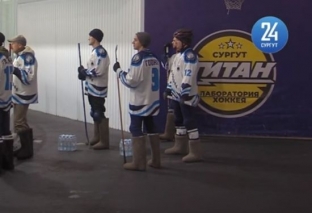 В Сургуте прошел турнир по «хоккею на валенках»