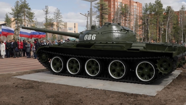 В 31 микрорайоне Сургута установили танк Т-62