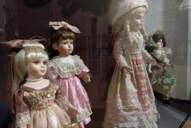 Сургутян приглашают познакомиться с редкими куклами из частных коллекций