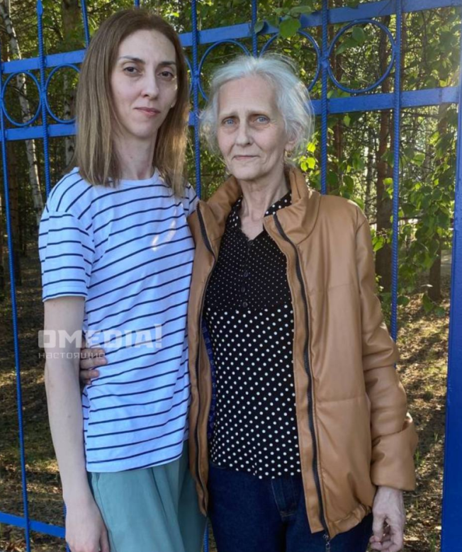 Гумкорпус помог жительнице Артемовска прилететь к дочери в Югру