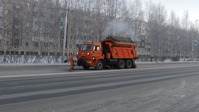 В Сургуте жалоб на уборку дорог от снега стало меньше