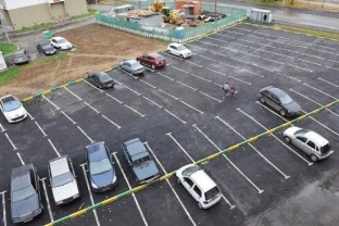 В приоритете. В Сургуте продолжаются работы по обустройству парковок у медучреждений
