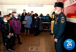 Рассказать и показать. Для школьников Сургутского района провели экскурсию в пожарной части