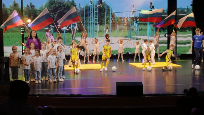 Центр развития талантов ребенка в Сургуте отметил семилетие театрализованным шоу