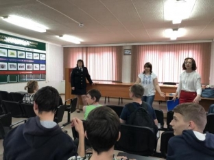 Сургутские полицейские проводят профилактические встречи с несовершеннолетними
