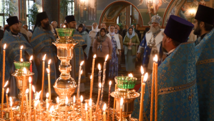 В десятилетие со дня открытия в сургутском храме Георгия Победоносца митрополит Павел отслужил праздничную литургию