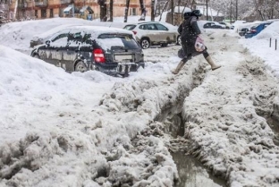 Глава Лянтора пообещал, что снег в этом году из городских дворов будут убирать вовремя