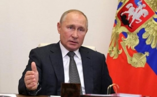 «Будем поддерживать Вас». Владимир Путин поздравил Наталью Комарову с назначением на пост губернатора