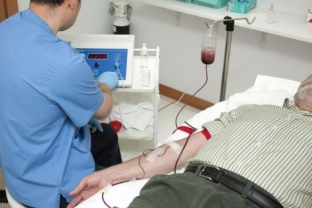 В Югре больных коронавирусом начнут лечить плазмой крови