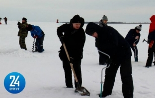 Более тысячи жителей Югры вышли на лед, чтобы помочь рыбе