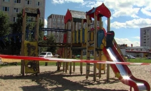 В одном из районов Сургута снесли детские площадки