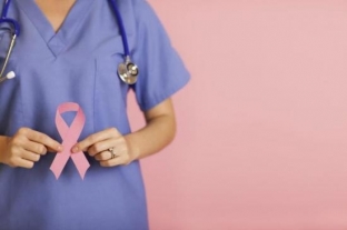 Во Всемирный день борьбы с раком груди сургутянам напомнили о необходимости следить за здоровьем