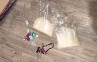 В Сургуте полицейский, приехавший на семейный скандал, нашел в квартире более килограмма наркотиков