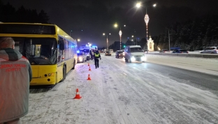 Четыре пассажира автобуса получили травмы в ДТП в Сургуте